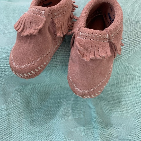 Minne Tonka Moccasins - Picture 3 of 7